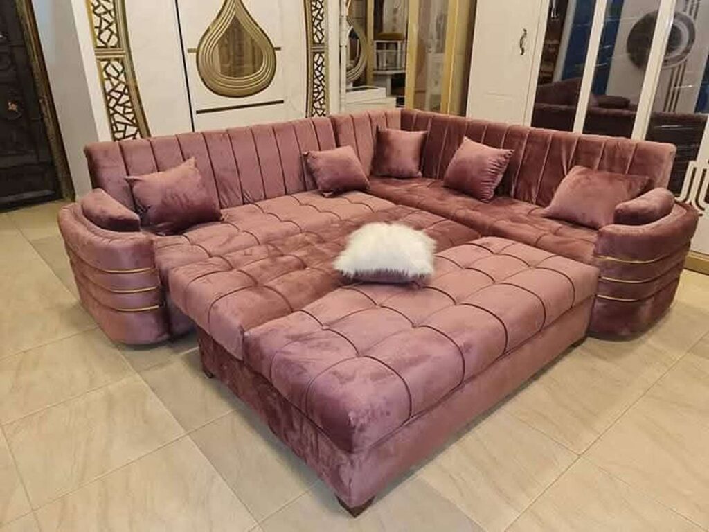 حول غرفة معيشتك إلى مساحة متعددة الاستخدامات مع  ركنة السرير الذكية حرف L العصرية، تصميم أنيق ومريح يجمع بين الفخامة والعملية، حيث تتكون من كنبتين بحرف L وكنبة ثالثة تتحول إلى سرير في لحظات مثالية للاستقبال، الراحة، أو حتى لضيوفك المفاجئين. مميزات رائعة   تصميم ذكي وموفر للمساحة – مثالية للمنازل العصرية. سرير مريح في ثوانٍ – استعد لنوم هانئ بضغطة زر.  متوفرة بجميع الألوان – تناسب جميع الديكورات والأذواق.  خامات عالية الجودة – متينة وسهلة التنظيف. اجعل منزلك أكثر أناقة وراحة الآن، اطلبها واستمتع بتجربة لا مثيل لها.